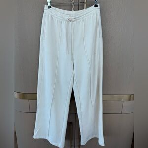 Victoria secret wide leg joggers
Size:M 
Color: Cream 
Brand new